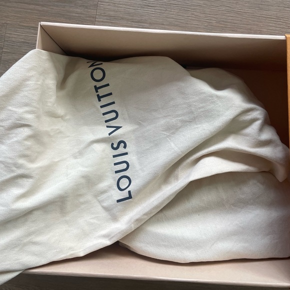 Beautiful Louis Vuitton Shoes 100% Authentic - Picture 6 of 6